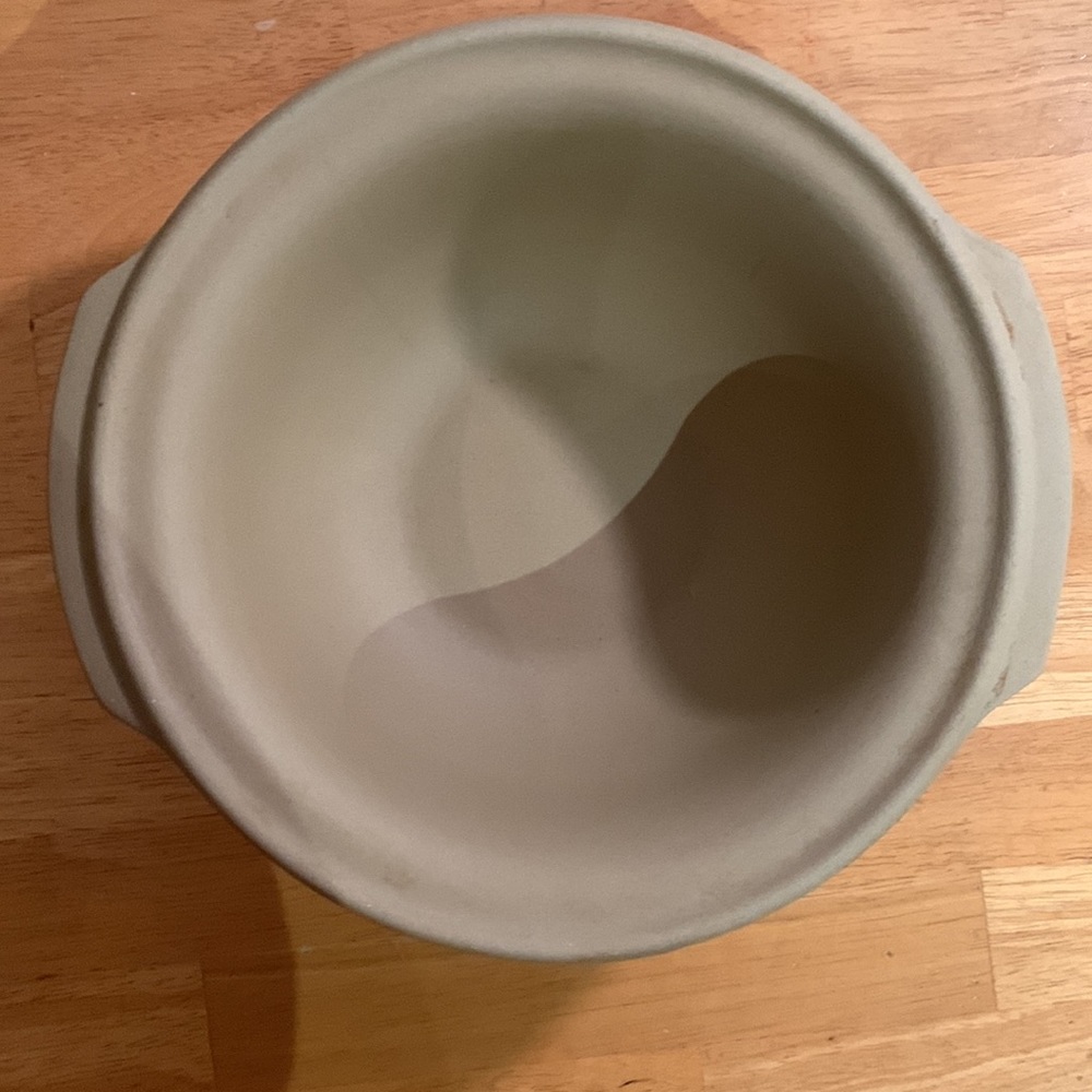The Pampered Chef. Stoneware bowl. Small. 9 inches diameter. Excellent shape. - Picture 5 of 7